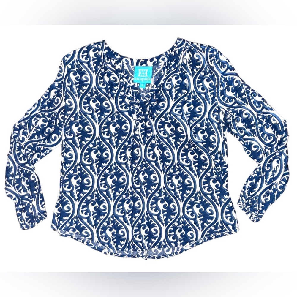 Escapada Blue & White Paisley V-Neck Pullover Blouse
